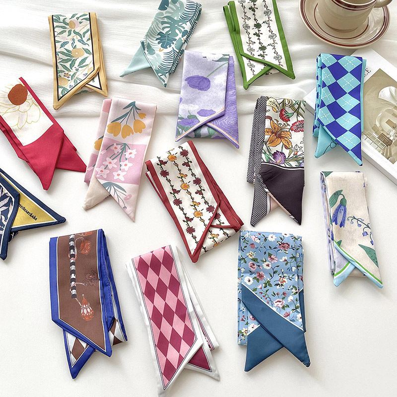 Yeni lüks Marka Modeli Küçük i - Silk Neck Scarf incelemesi ve fiyatı